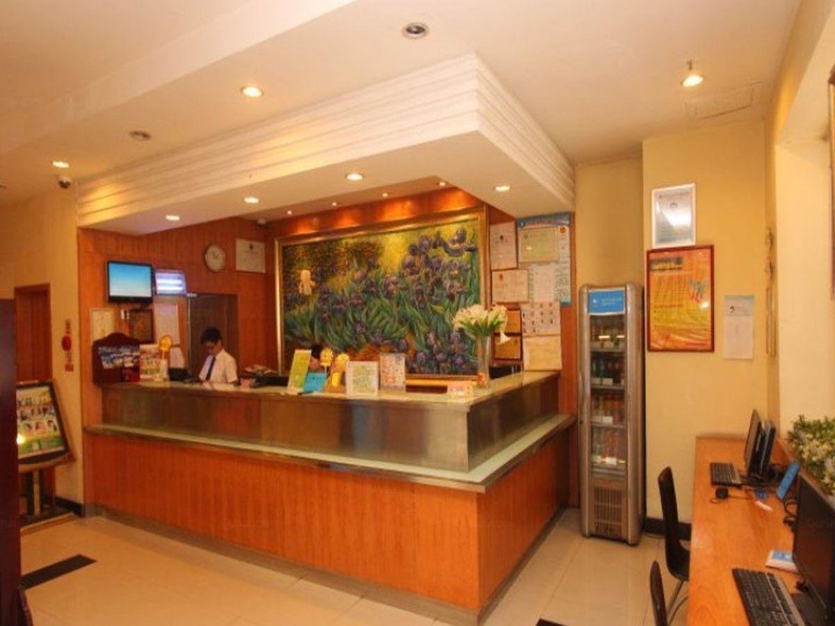 Hanting Express Wuhan Jiang Han Road Walking Street Esterno foto
